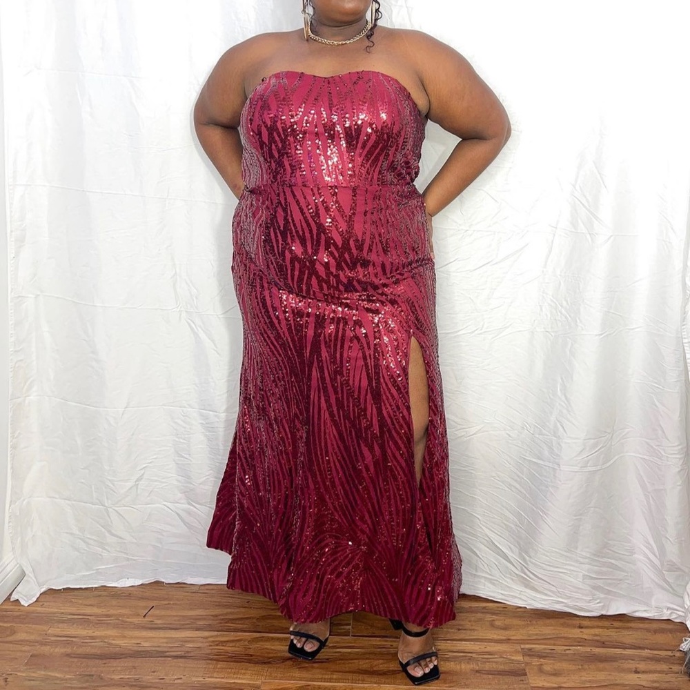 Formal red carpet prom gown